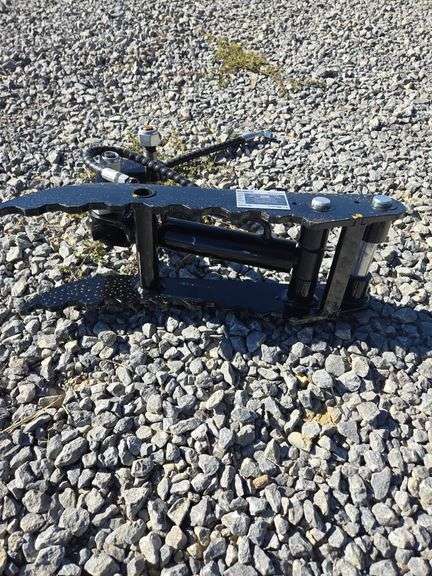 Hydraulic Thumb Clamp Attachment