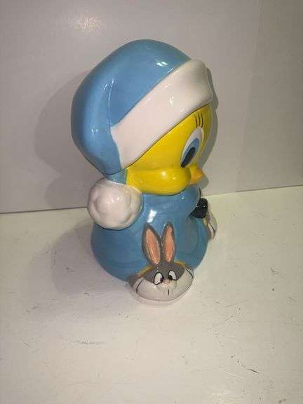 Vintage Looney Tunes Tweety Bird and Sylvester ceramic cookie jar by Gibson.