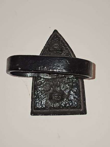 Primitive Cast Iron Sadirion