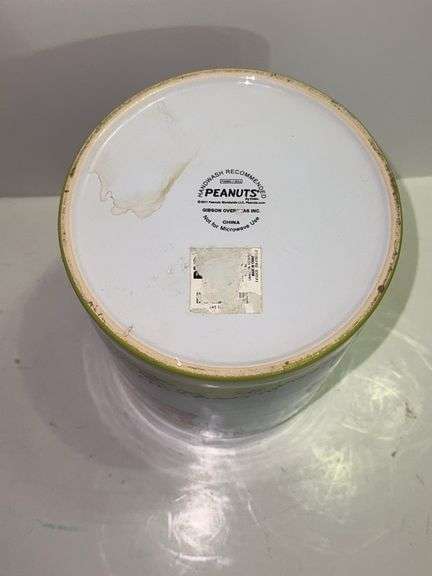 Peanuts ceramic cookie jar featuring Snoopy and Charlie Brown