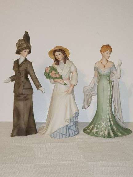 3 Lady figures