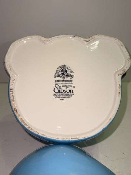 Vintage Looney Tunes Tweety Bird and Sylvester ceramic cookie jar by Gibson.