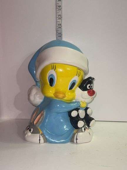 Vintage Looney Tunes Tweety Bird and Sylvester ceramic cookie jar by Gibson.
