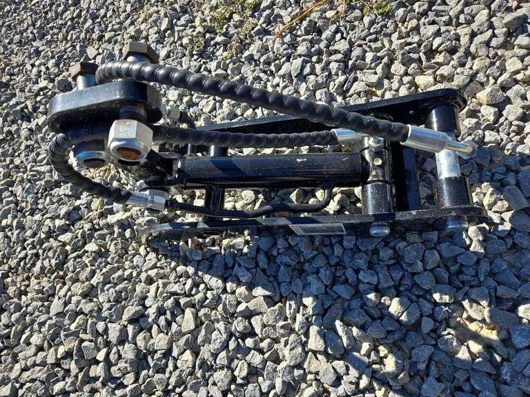 Hydraulic Thumb Clamp Attachment