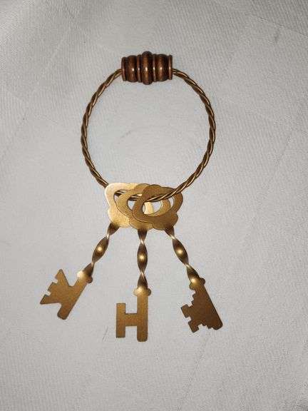 Unique Vintage Wall Mount Key Chain Holder & Keys