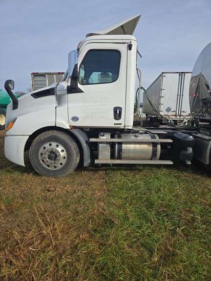 2019 Freightliner Day Cab