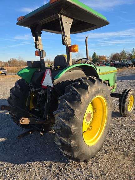 John Deere 5200
