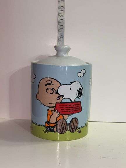Peanuts ceramic cookie jar featuring Snoopy and Charlie Brown