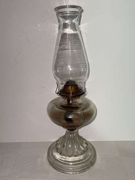 Clear glass oil lamp with clear glass chimney