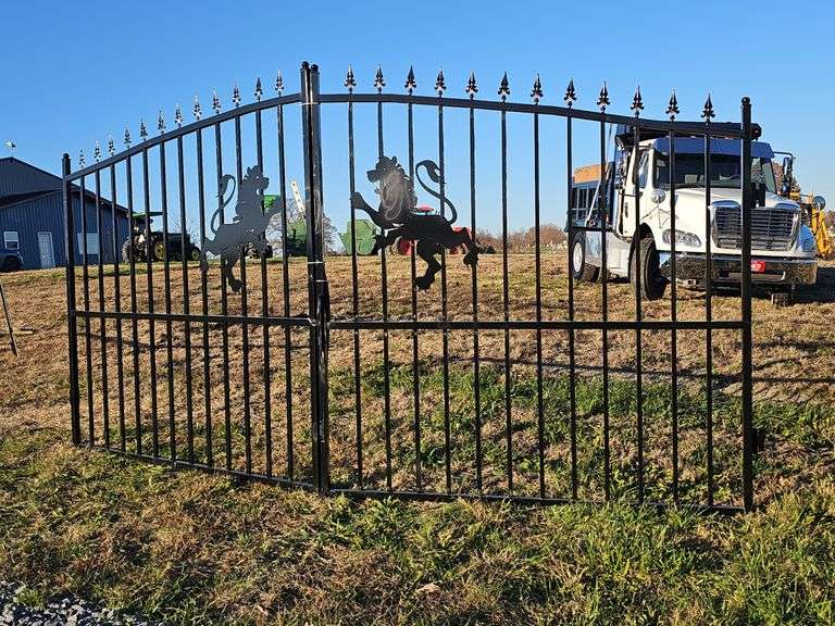 BI-Parting Iron Gate (Lion Design)