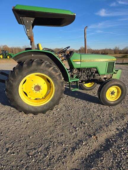 John Deere 5200