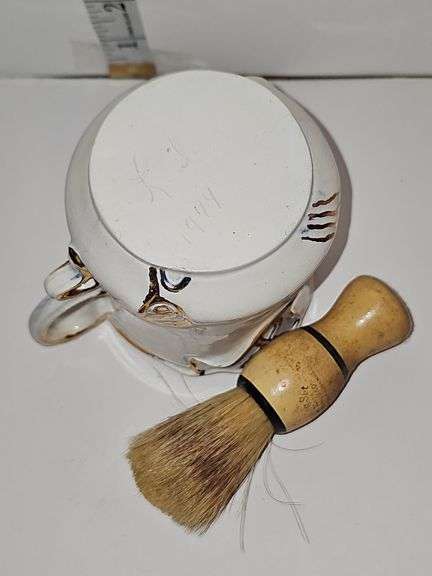 Mustache cup & brush