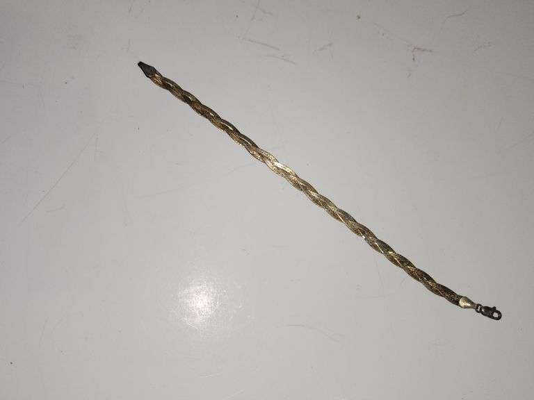 Sterling silver herringbone chain bracelet.