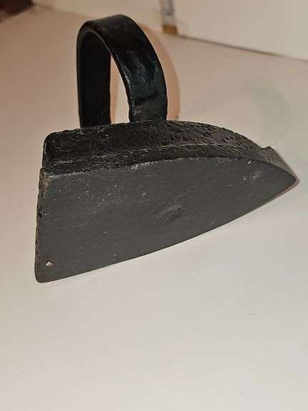 Primitive Cast Iron Sadirion