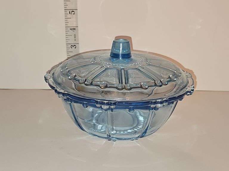 "Oyster Pearl" covered candy dish