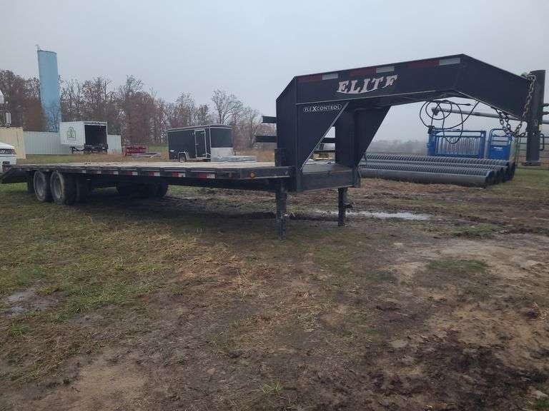 2014 Elite Trailer 32ft