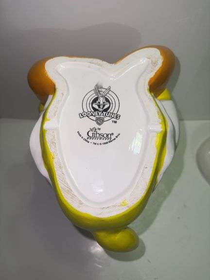 Vintage Tweety Bird ceramic cookie jar from Warner Bros. Looney Tunes