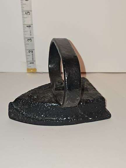 Primitive Cast Iron Sadirion