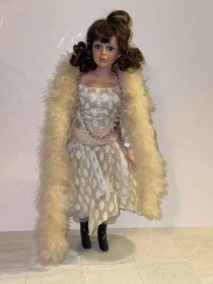 Porcelain doll (qty 2)