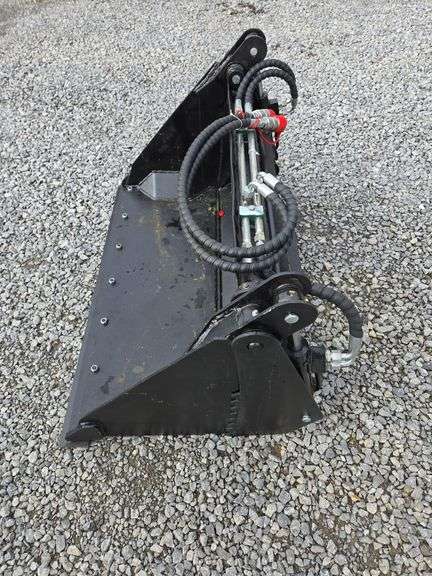 Mini Skid Steer 4-in-1 Bucket