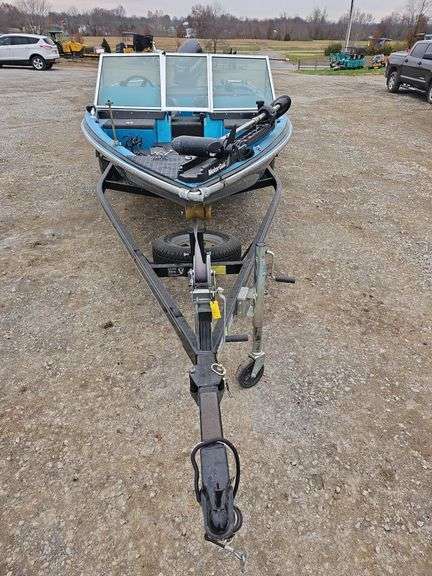 2011 Bass Master Fishing Boat