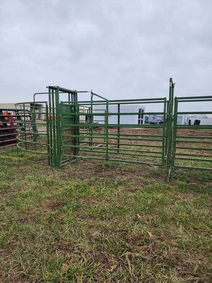 Powder River Turn Table With A 16ft Shute