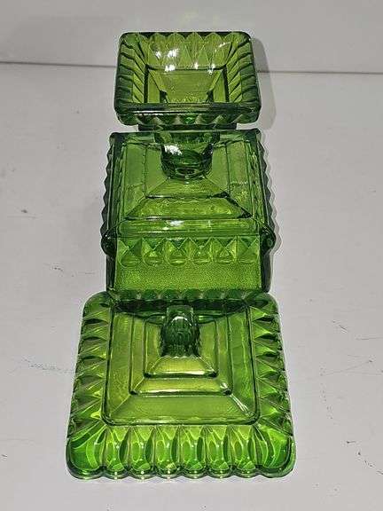 Vintage Jeannette Glass "Wedding Box" or covered candy dish - green color