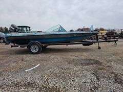 2011 Bass Master Fishing Boat