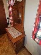 Antique American Eastlake three-drawer oak dresser with a carved mirror