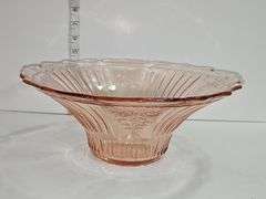 Vintage Anchor Hocking Mayfair "Open Rose" pink depression glass serving bowl.