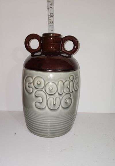 Vintage McCoy "Cookie Jug" cookie jar.