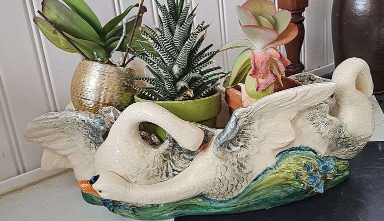 Ceramic swan planter & 3 plants