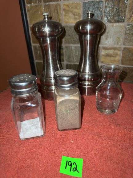 Sugar/creamer & salt and pepper shakers