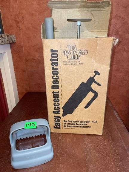 Pampered Chef Accent Decorator & Cut-N-Seal