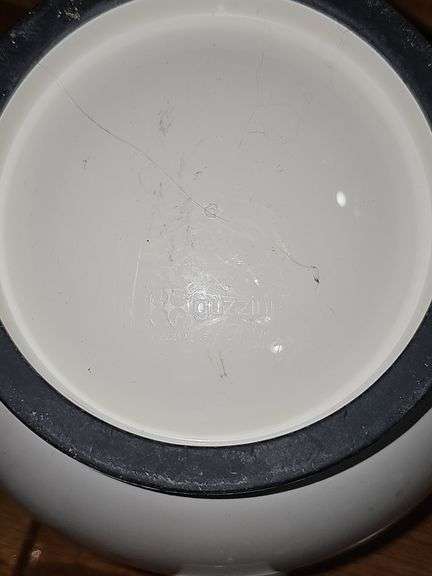 Mixing Bowls & Measuring Cups