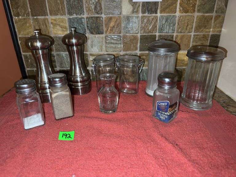 Sugar/creamer & salt and pepper shakers