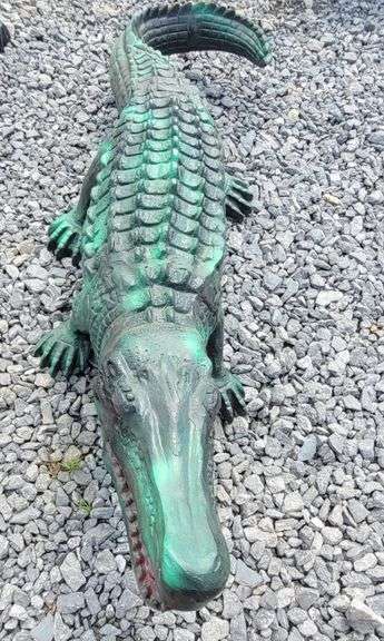 Aluminum Alligator Statue