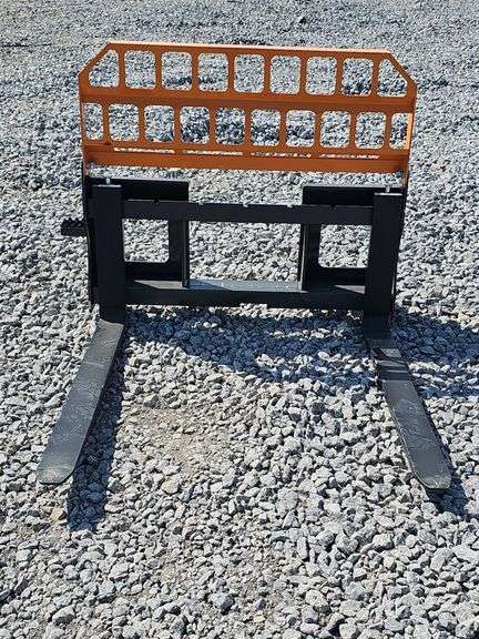 LandHonor Skid Steer Pallet Forks