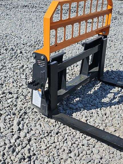 LandHonor Skid Steer Pallet Forks