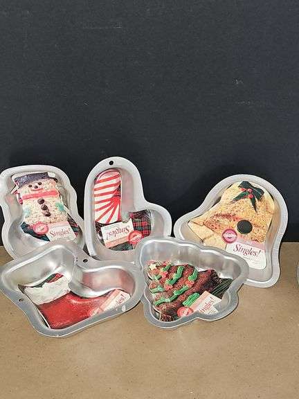 Wilton- personal size cake pans