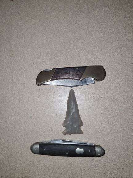Knives & Arrowhead