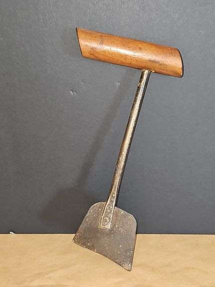 Antique tobacco leaf cutter