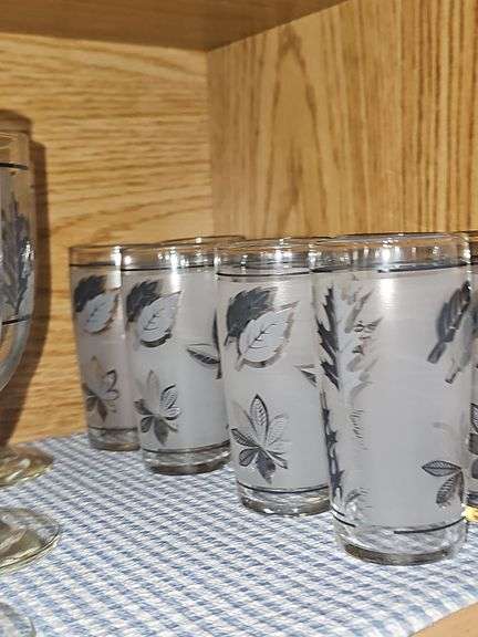 Leaf patter drinking glasses