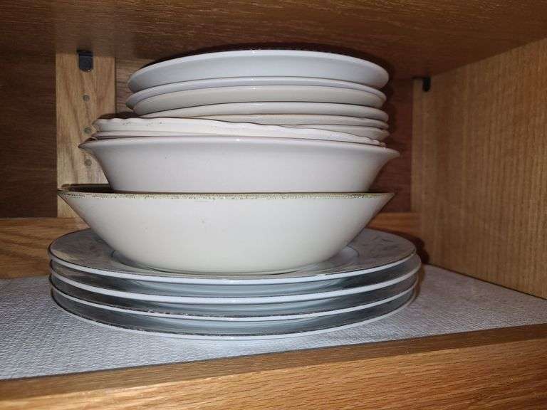 Misc. Plates, saucers, & bowls.