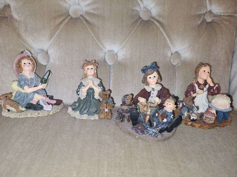 Figurines