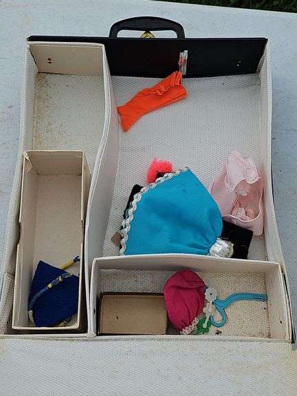 1964 & 1971 Barbie carrying case & contents