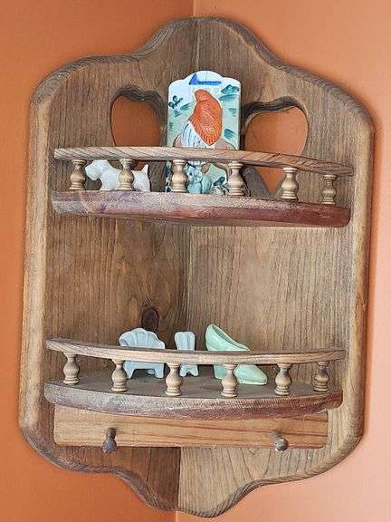Corner wall shelf & decor