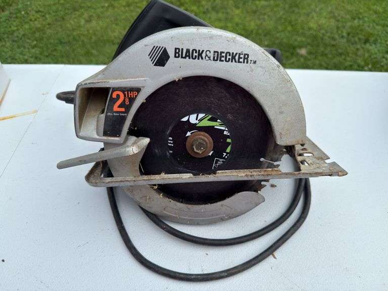 Black and Decker corded saw