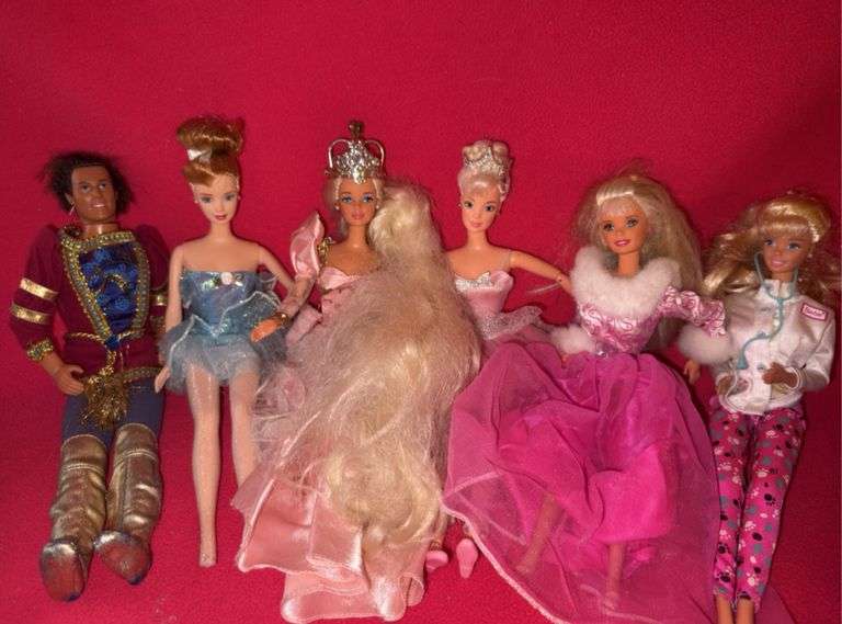 Barbie Jeep, Barbie dolls, & small dolls