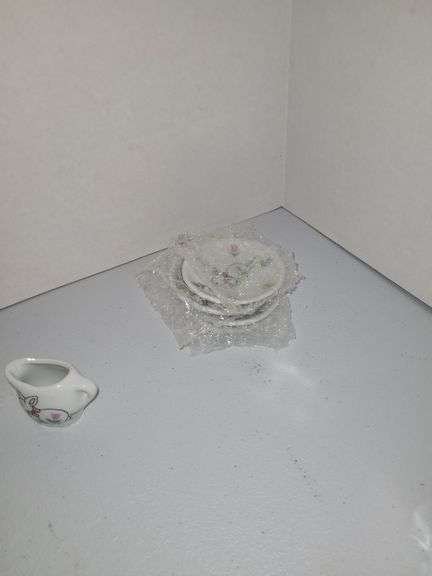 Minature tea set in pink box